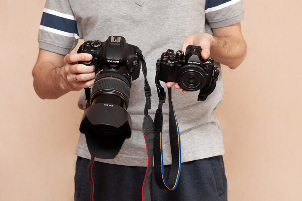 DSLR vs Mirrorless Camera size and weight