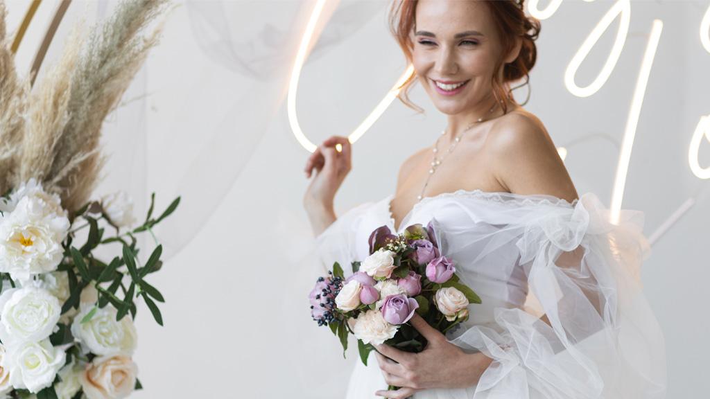 neon-sign-wedding-photography-tips